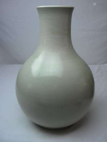 ANTIQUE CHINESE WHITE GLAZED VASE