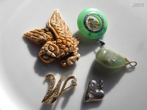 Four Lots of a carved Owel, two Pendants and one pin
