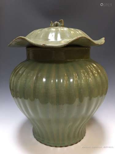 Chinese Celadon Glazed Porcelain Cover Jar