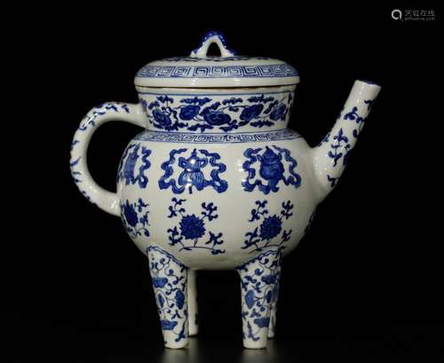 Chinese Blue/White Porcelain Ewer