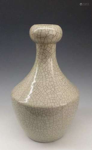 Qing Dynasty Chinese Celadon Glaze Porcelain Vase