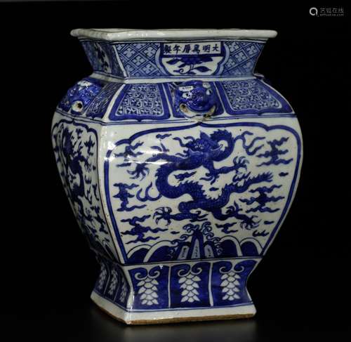 A Square Chinese Blue/White Porcelain Vase