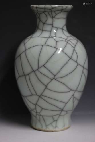 Chinese Porcelain Geyao Vase