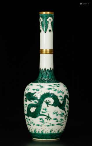 Chinese Green/White Dragon Designed Vase