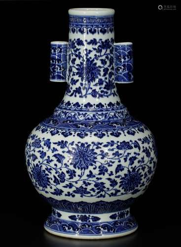 18th C. Chinese Blue/White Porcelain Vase