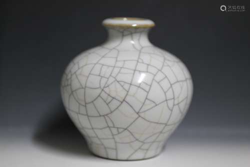 Chinese Geyao Vase