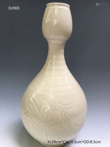 Chinese White Glaze Porcelain Vase