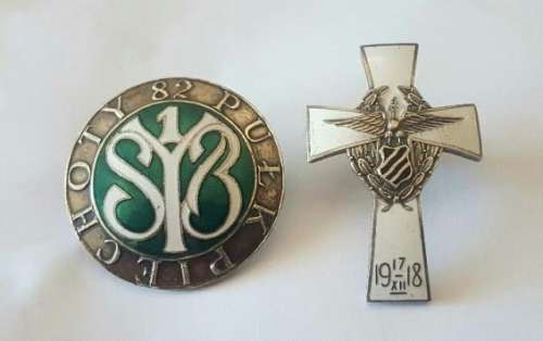 A Pair of Antique Polish Enameled BadgesDated 1918