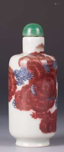 CHINESE BLUE AND WHITE IRON RED SNUFF BOTTLE