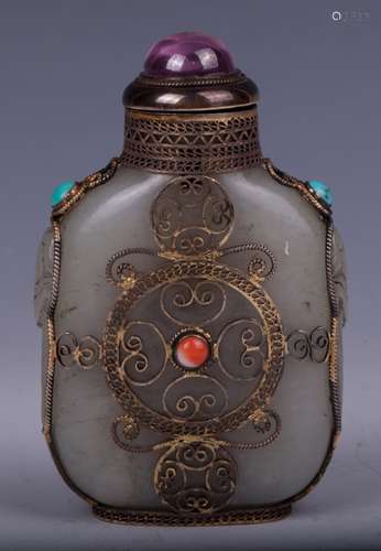 CHINESE SILVER WIRE ENCASED JADE SNUFF BOTTLE