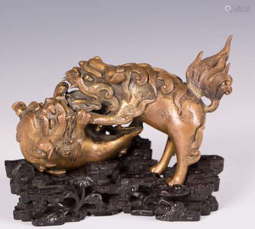 CHINESE BRONZE FIGURE OF TWO FOOLIONS