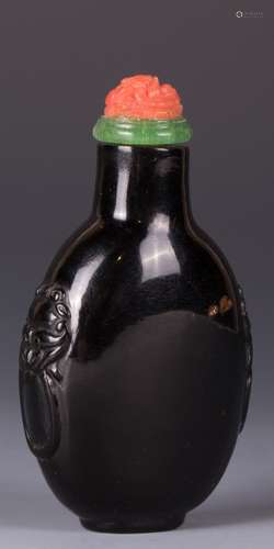 CHINESE BLACK PEKING GLASS SNUFF BOTTLE