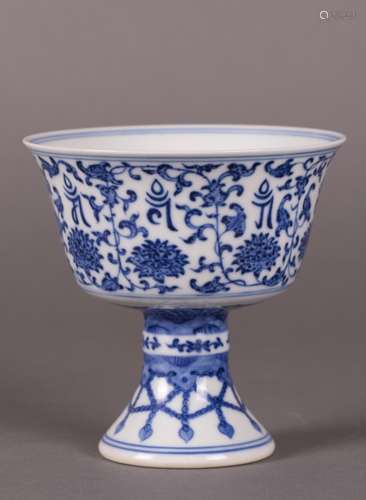 CHINESE BLUE AND WHITE FOLIAGE STEM RITUAL CUP