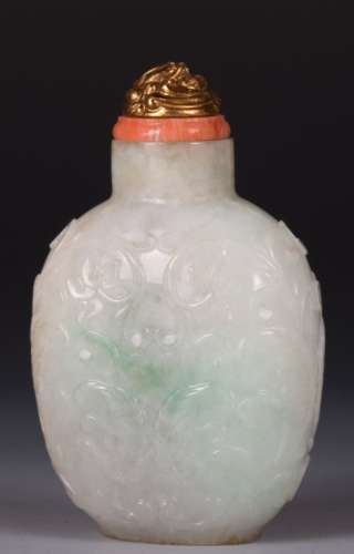CHINESE JADEITE CARVED SNUFF BOTTLE, FOLIAGE MOTIF