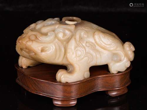 CHINESE YELLOW JADE CARVED FIGURE OF BEAST