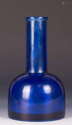 CHINESE BLUE PEKING GLASS MALLET SHAPE VASE