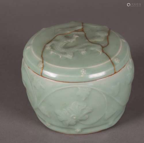 CHINESE CELADON GLAZED LONGQUAN COVER JAR