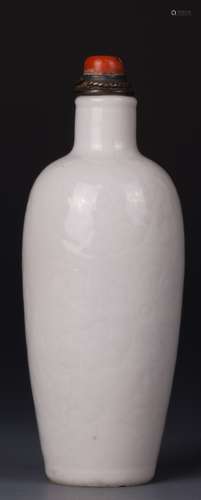 CHINESE WHITE GLAZED ANHUA SNUFF BOTTLE