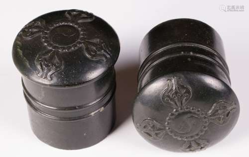 PAIR OF CHINESE SPINACH JADE SCROLL ENDS