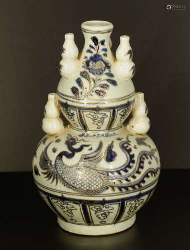 Chinese White Glaze w/ Black Patterns Gourd Vase