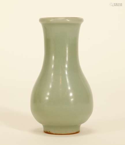 Ming Dynasty Chinese Long Quan Vase