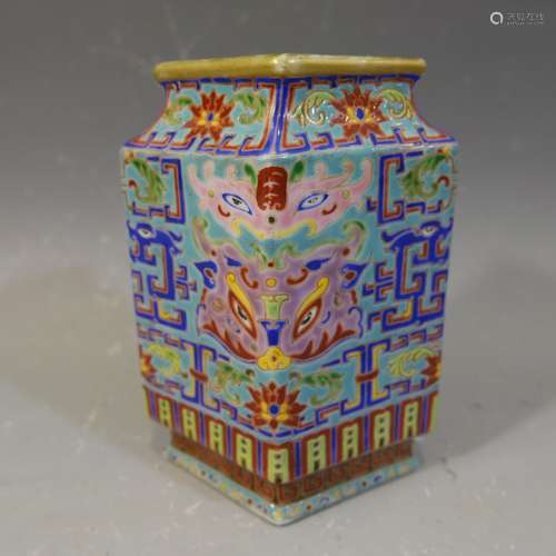 ANTIQUE CHINESE FAMILLE ROSE SQUARE PORCELAIN VASE - REPUBLIC PERIOD