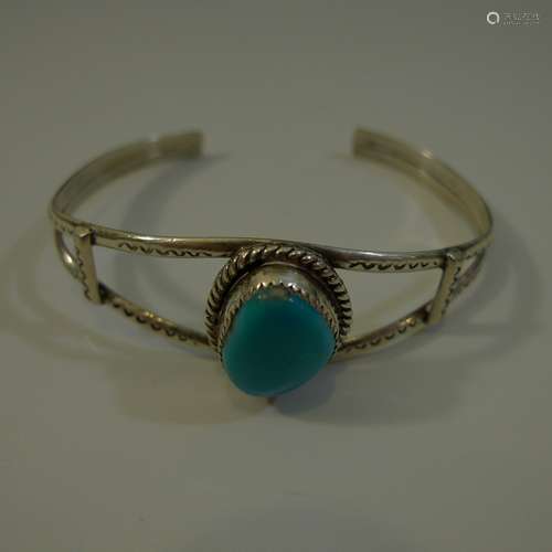 VINTAGE STERLING SILVER TURQUOISE BRACELET