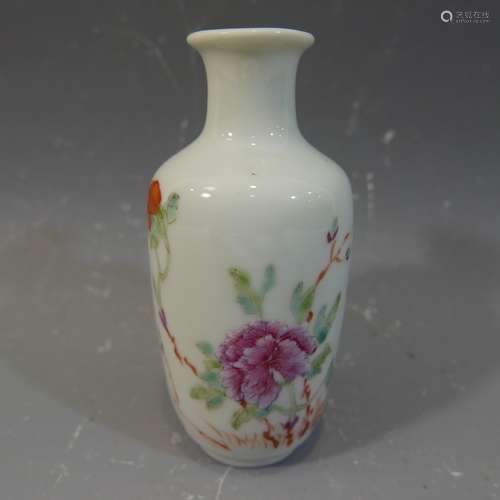 ANTIQUE CHINESE FAMILLE ROSE PORCELAIN VASE - REPUBLIC PERIOD