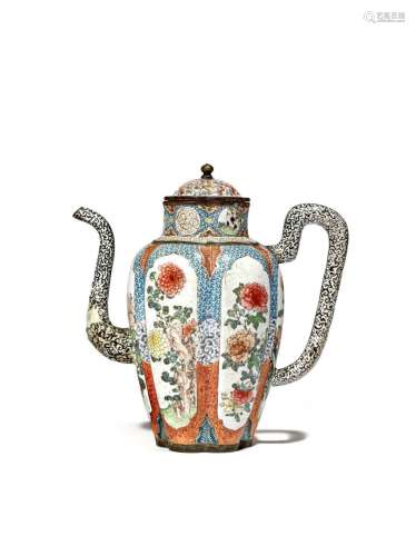十八世纪 铜胎画珐琅开光富贵牡丹茶壶