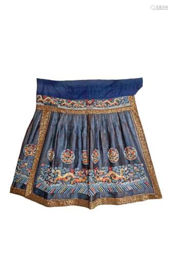 十九世纪中期 石青色赶珠龙纹朝袍裙