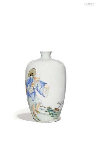 A SMALL CHINESE FAMILLE ROSE OVOID VASE