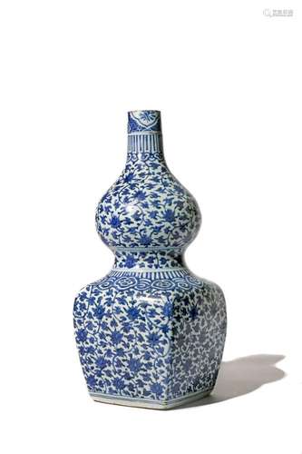 A CHINESE BLUE AND WHITE GOURD-SHAPED VASE