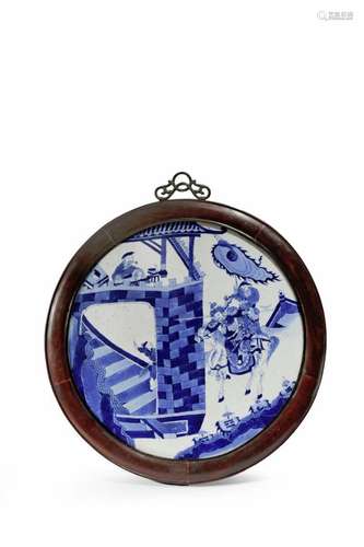 A CHINESE BLUE AND WHITE PORCELAIN CIRCULAR PLAQUE