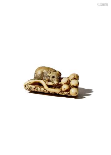 A JAPANESE IVORY NETSUKE