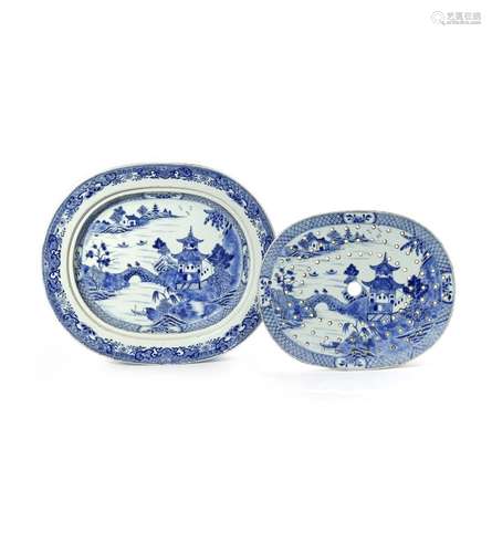 A LARGE CHINESE BLUE AND WHITE OVAL DISH AND STRAINER