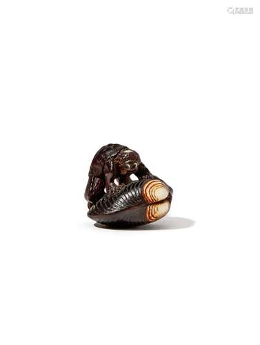 A JAPANESE WOOD NETSUKE