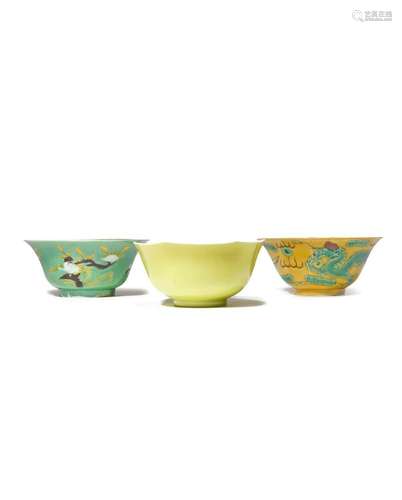 TWO CHINESE FAMILLE VERTE BOWLS