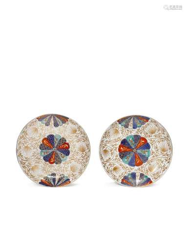 A PAIR OF CHINESE IMARI DISHES