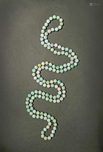 A CHINESE JADEITE SINGLE ROW NECKLACE