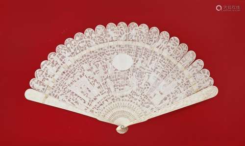 A CHINESE CANTON IVORY BRISE FAN