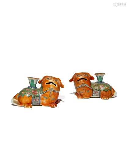 A PAIR OF CHINESE CANTON FAMILLE ROSE CANDLESTICK HOLDERS