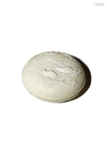 A CHINESE BISCUIT PORCELAIN CIRCULAR BOX AND COVER