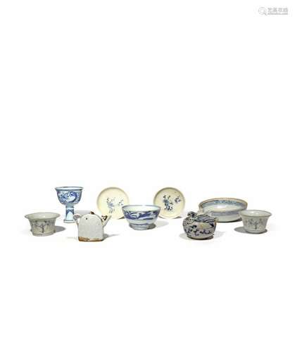 NINE CHINESE BLUE AND WHITE ITEMS