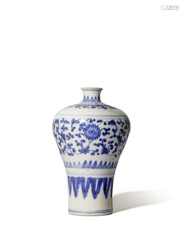 A SMALL CHINESE BLUE AND WHITE MEIPING