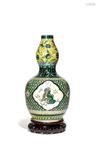 A CHINESE FAMILLE VERTE GOURD-SHAPED VASE