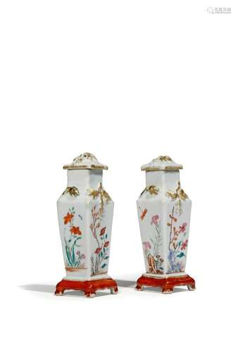 A PAIR OF CHINESE MINIATURE FAMILLE ROSE VASES AND COVERS