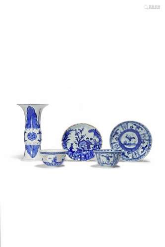 FIVE CHINESE BLUE AND WHITE ITEMS