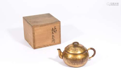 铜鎏金花纹茶壶