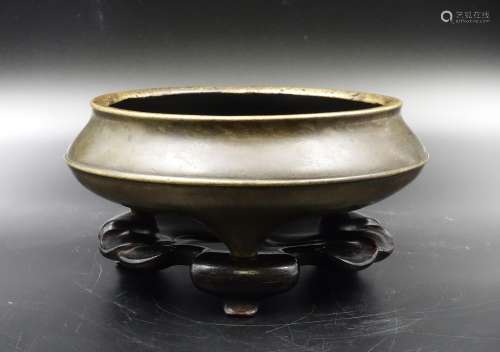CHINESE GILT BRONZE TRIPOD CENSER WITH STAND