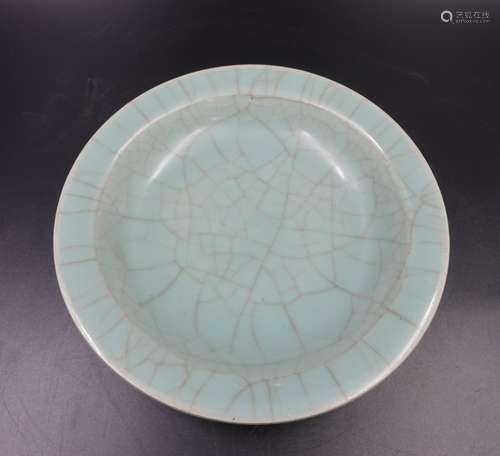 CHINESE YUAN DYNASTY LONGQUAN CELADON GLAZED PLATE